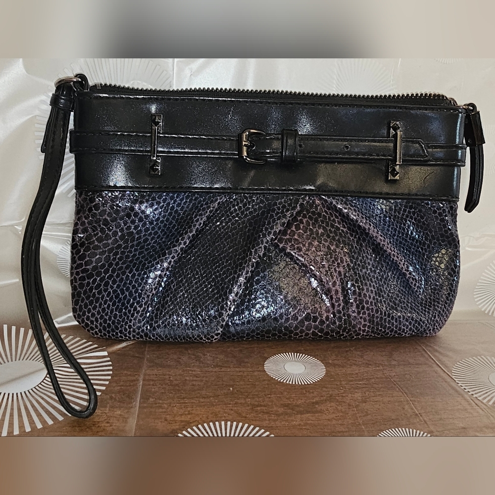 Simply Vera Wang Wristlet